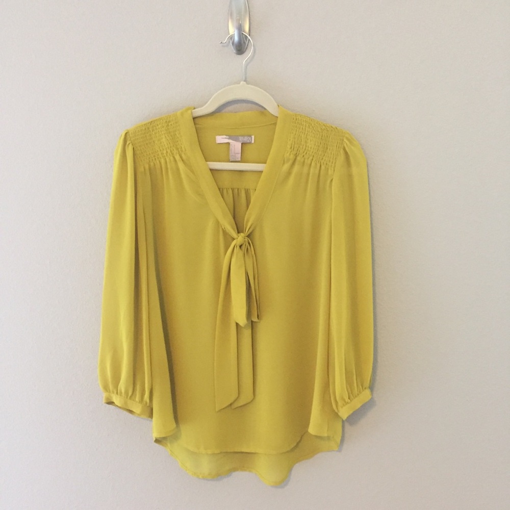 Vibrant Tie Top Blouse - Picture 3 of 5